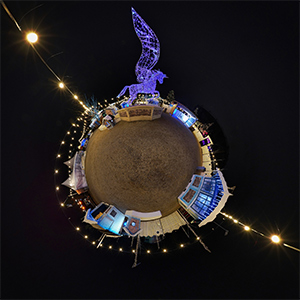 Lumagica Panorama mit Pegasus-Lichtskulptur